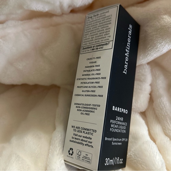 bareminerals BAREPRO LIQUID Foundation GOLDEN IVORY 08 - Picture 4 of 6